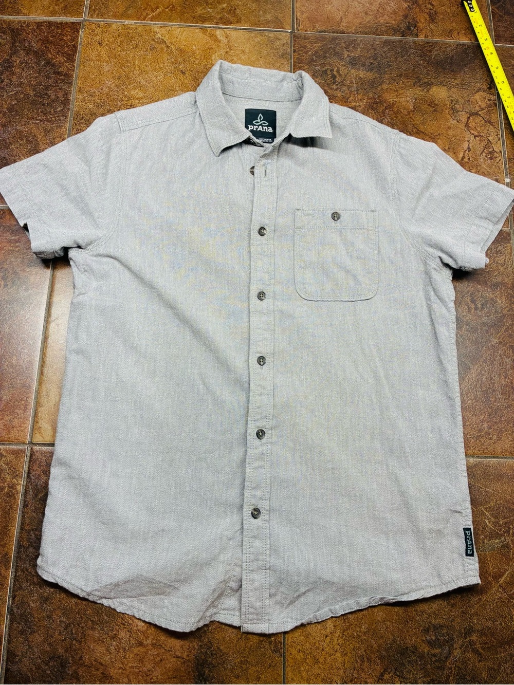 Prana Men's Short Sleeve Button-Down Shirt in Light Gray